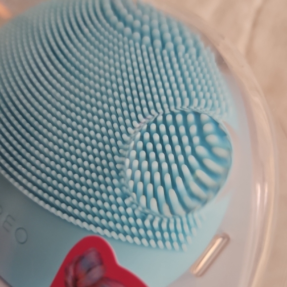 FOREO Luna Play Smart 2 in Aqua Blue - Picture 3 of 8